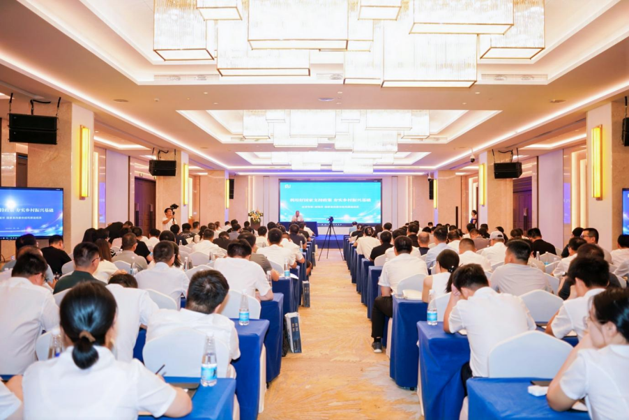 “争资争项及投融资政策研讨会”在南昌召开