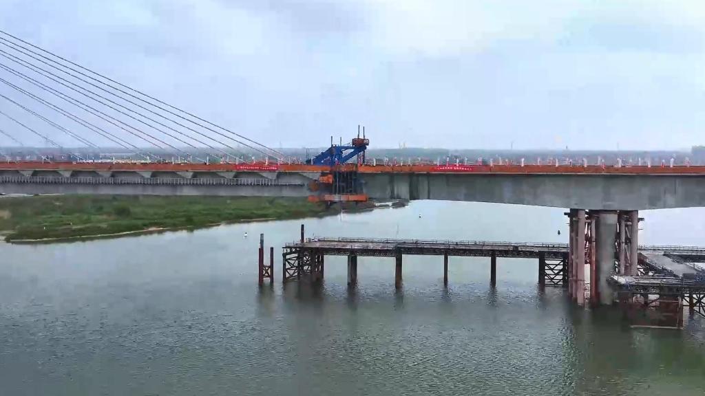 昌九高铁跨赣江主桥全部合龙