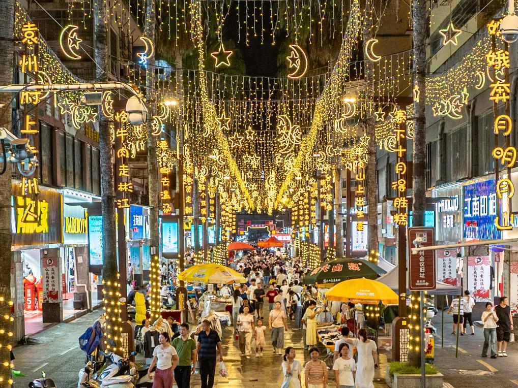 从“小巷烟火”看假日市场活力涌动