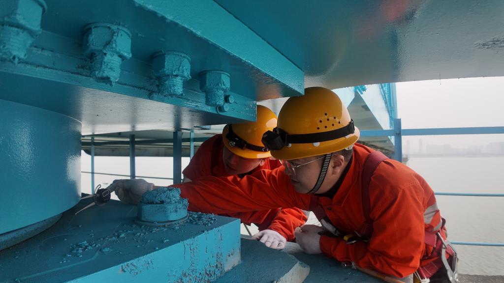 江西南昌：赣江上的春运风景线