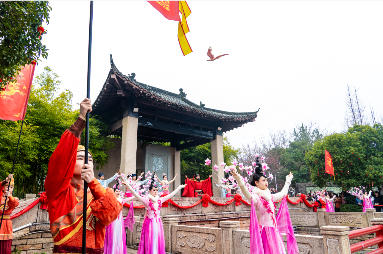 江西明月山：温泉迎新春 取水送祝福