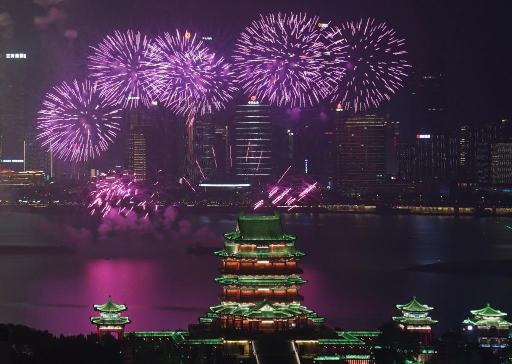 江西南昌：烟花晚会迎新春